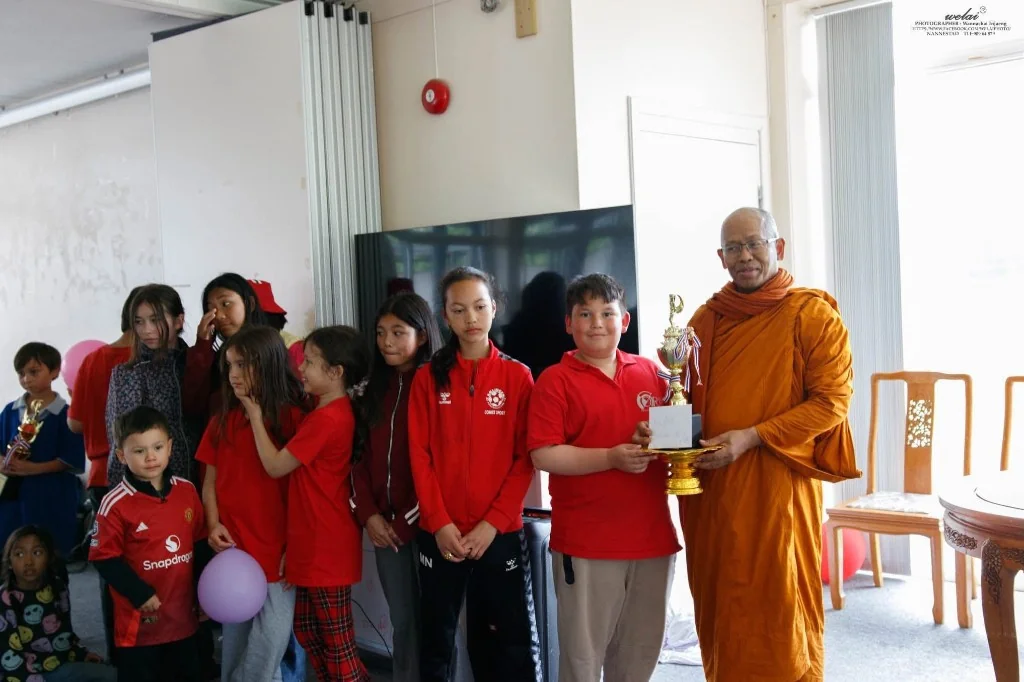 มอบรางวัลเยาวชนโดยพระอาจารย์